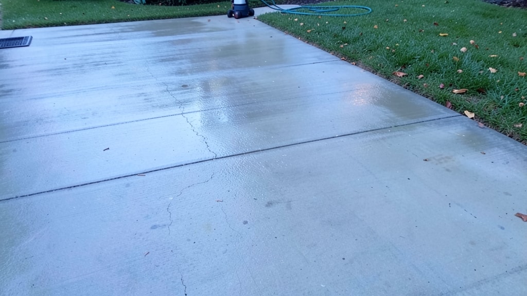 The Dos and Don’ts of Pressure Washing Your Fence in Brandon